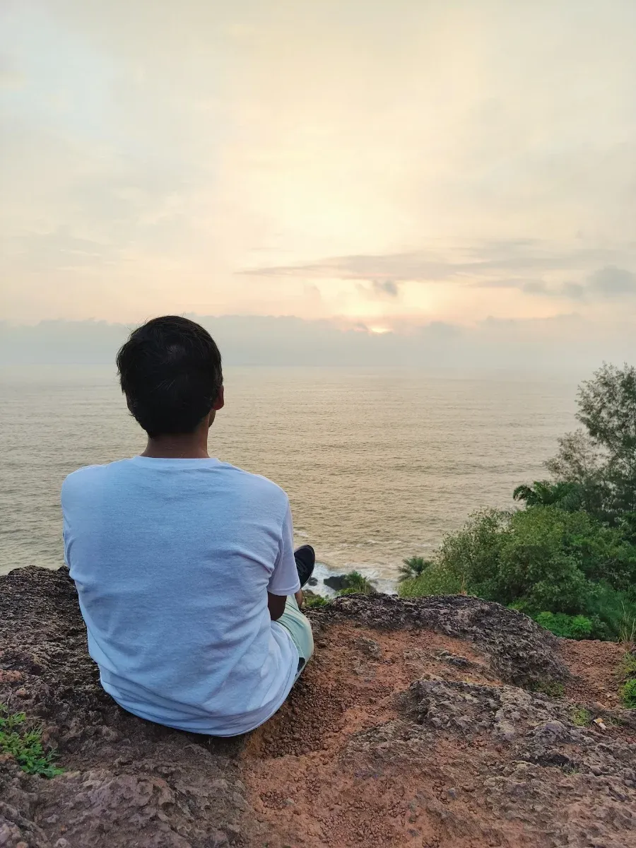 lakshya sitting on gokarna cliff